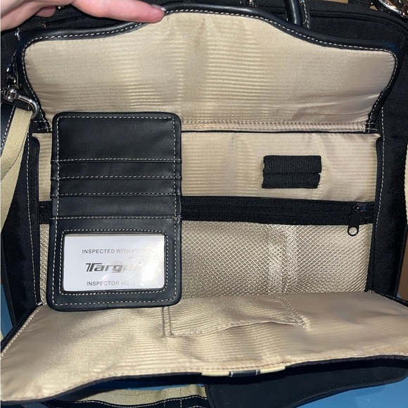 Targus Getta Ladies Notebook Slipcase - Laptop Carrying case - Black, tan - Picture 4 of 6